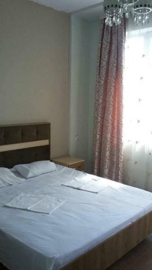 Homestay Izolda Batumi Exterior foto